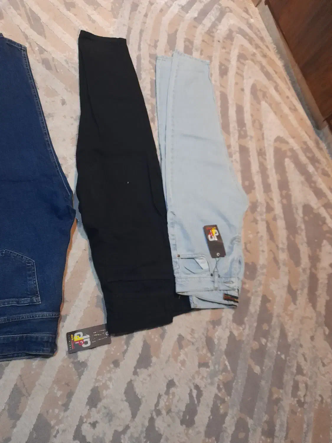 تعداد۳عدد|لباس|مشکین‌دشت, |دیوار