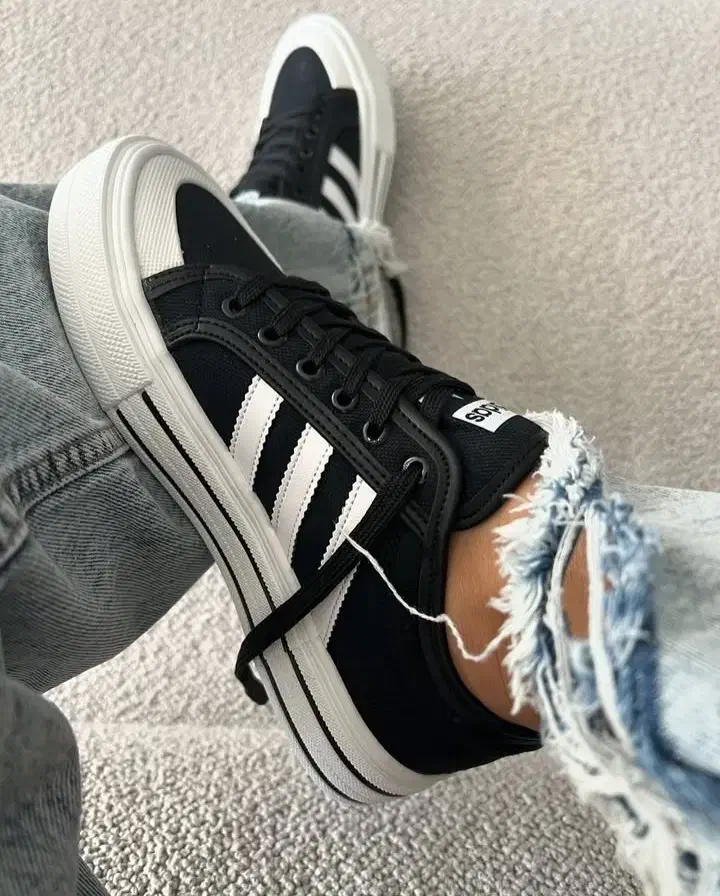 کتونی|کیف، کفش، کمربند|ساوه, |دیوار