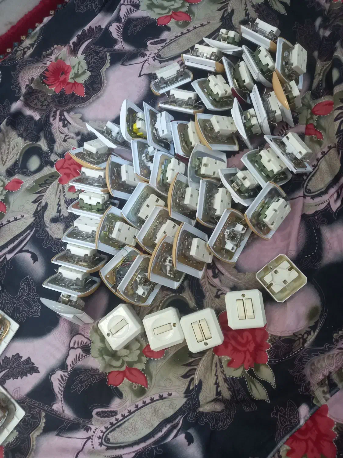 کلید وپریز|ابزارآلات|قیامدشت - خاورشهر, |دیوار