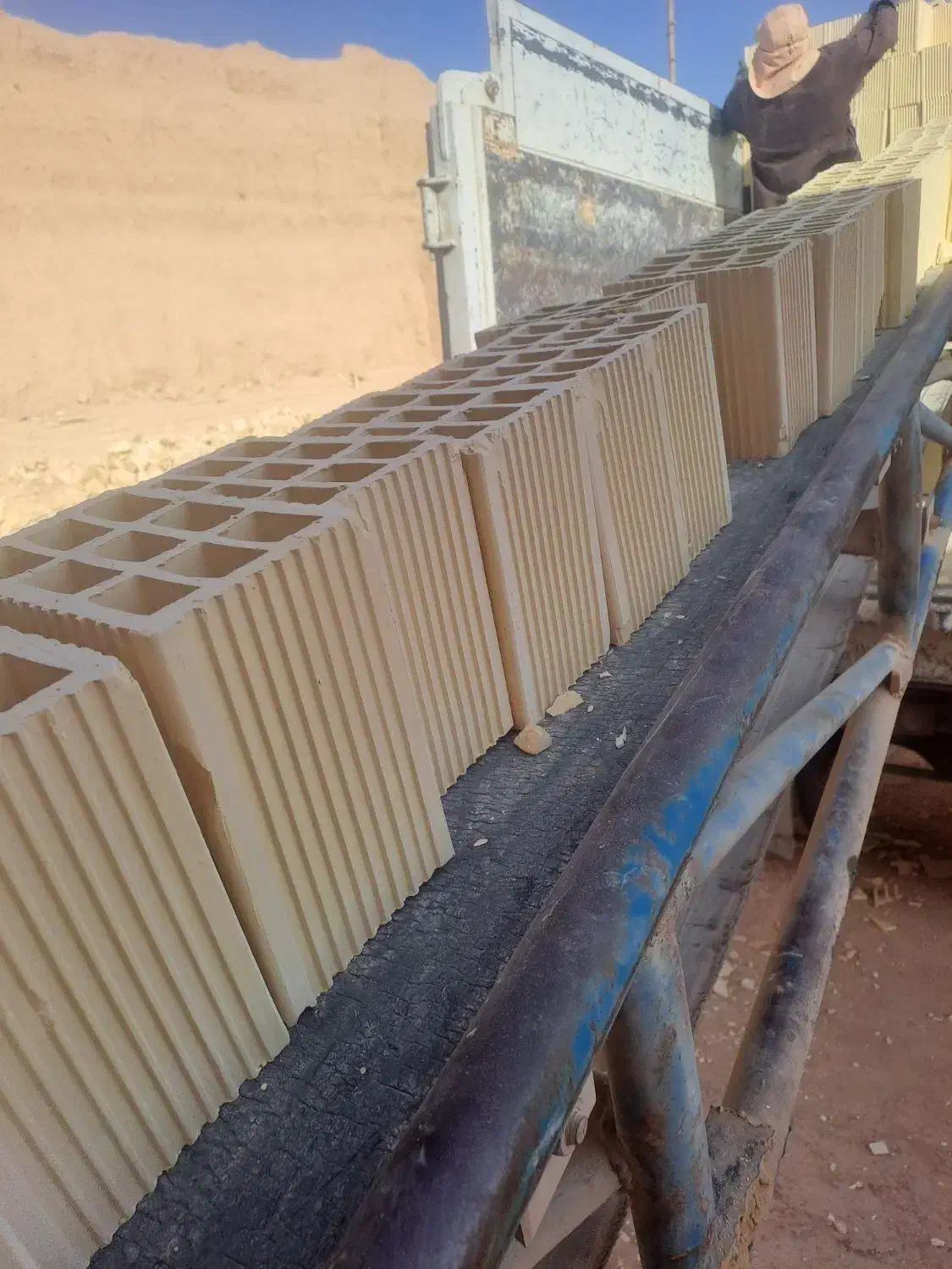 فروش آجر سفال درجه ۱ با قیمت مناسب|مصالح و تجهیزات ساختمان|نجفآباد, امام خمینی|دیوار