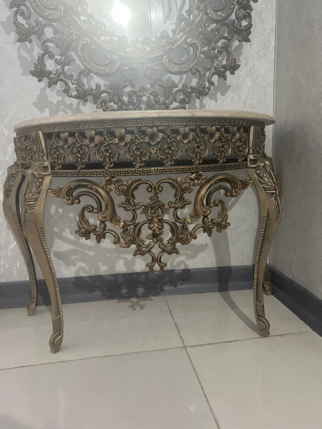 اینه|آینه|زاهدان, |دیوار