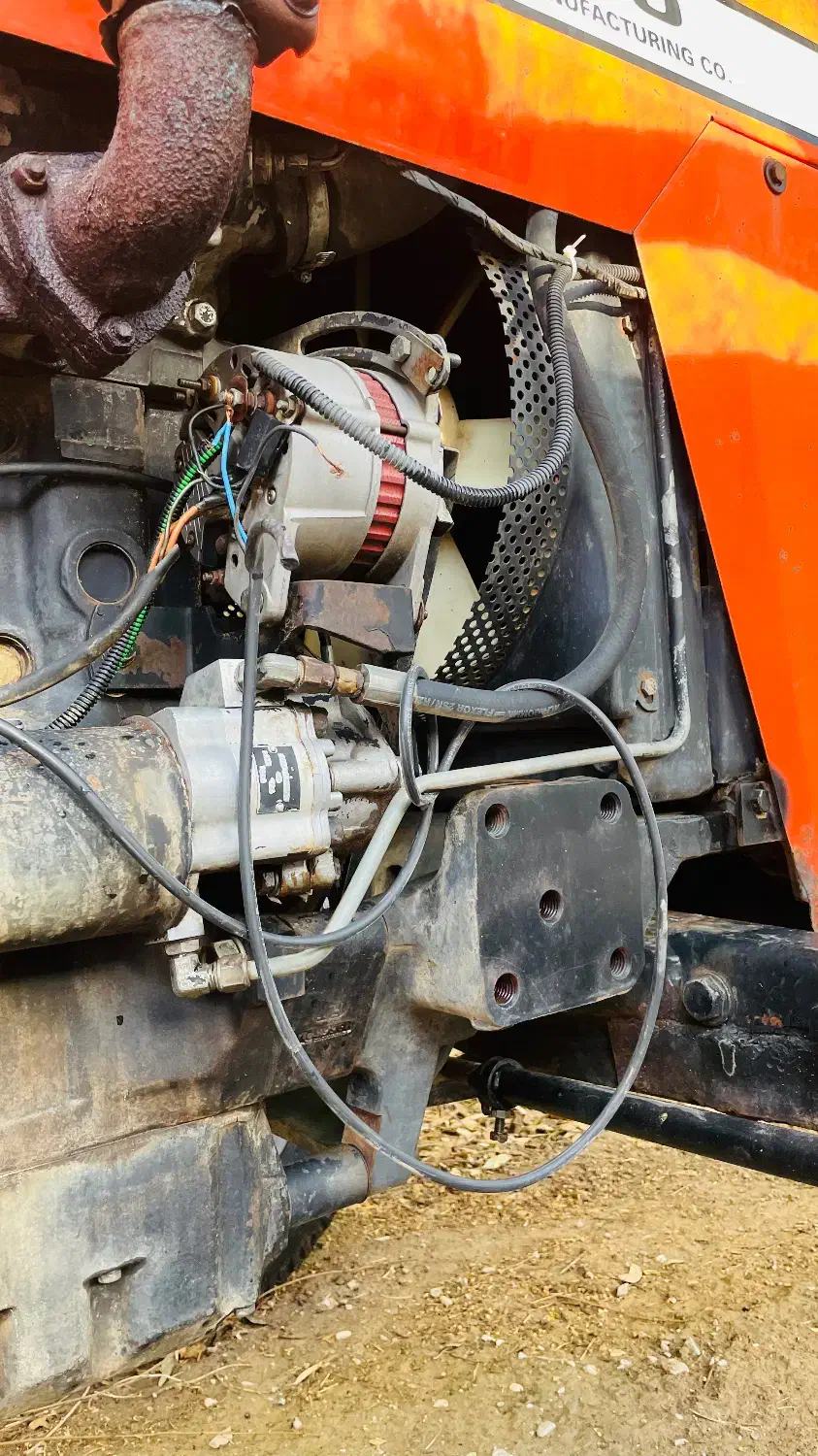 تراکتور ۲۸۵ مدل ۸۳ تک|خودرو سنگین|دوگنبدان, |دیوار