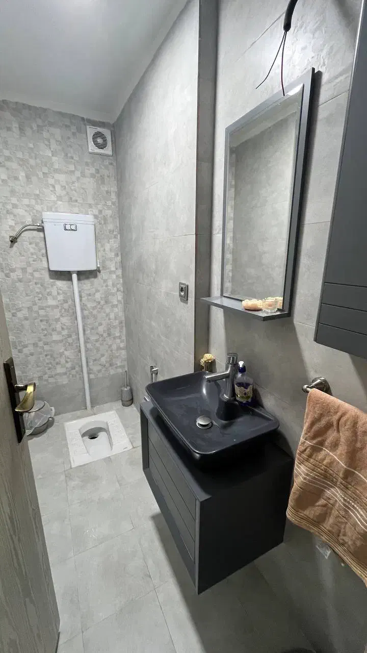 ۹۰ متر، مرزداران، لاله