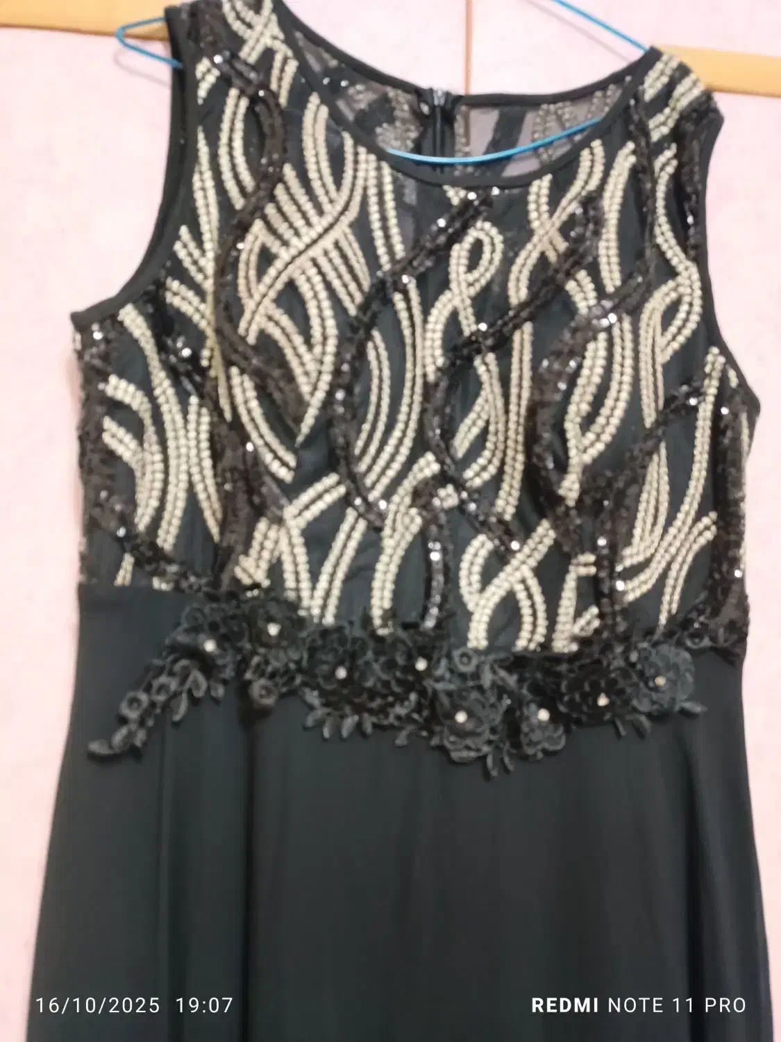 لباس مجلسی|لباس|قم, بنیاد|دیوار