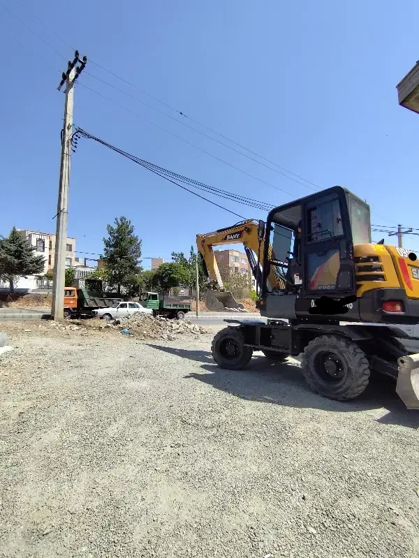 فروش مینی بیل لاستیکی سانی۶۵|خودرو سنگین|سنندج, |دیوار