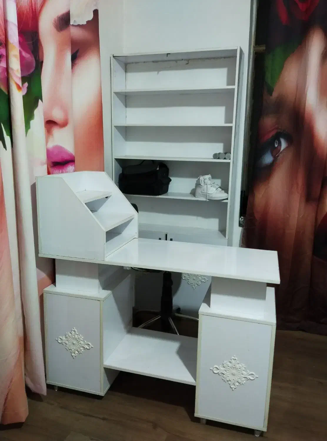 وسایل سالن زیبایی|آرایشگاه و سالن‌های زیبایی|خرم‌آباد, |دیوار