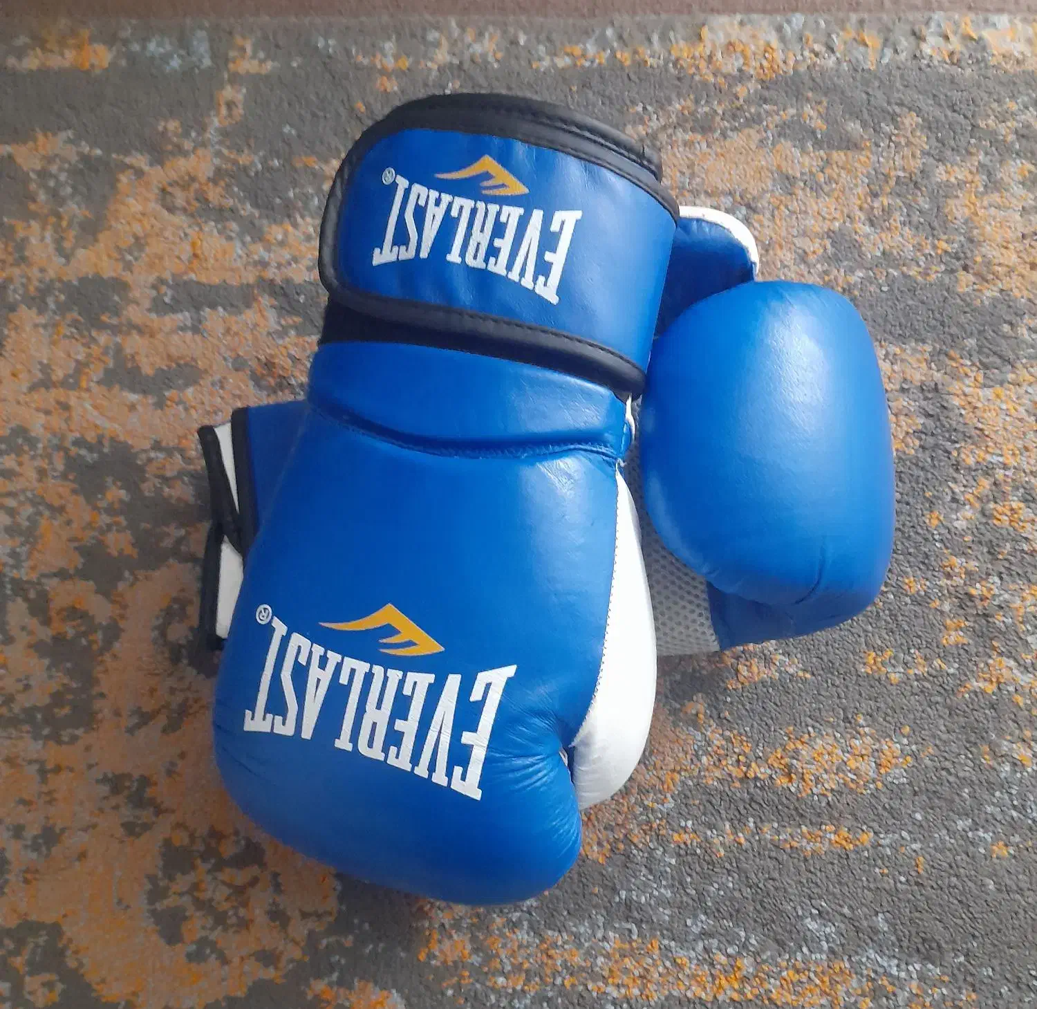 دستکش بوکس|تجهیزات ورزشی|هشتگرد, هشتگرد قدیم|دیوار