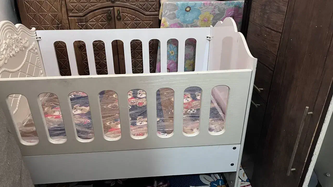 تخت خواب کودک همراه تشک|تخت و صندلی بچه|قرچک, حسنک|دیوار