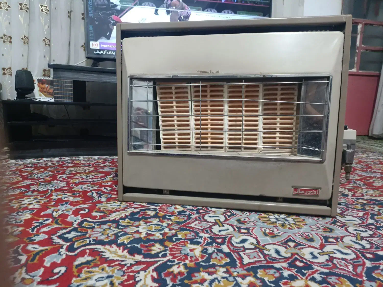 بخاری دیواری زمینی دودکش دار|بخاری، هیتر، شومینه|شیروان (خراسان), |دیوار