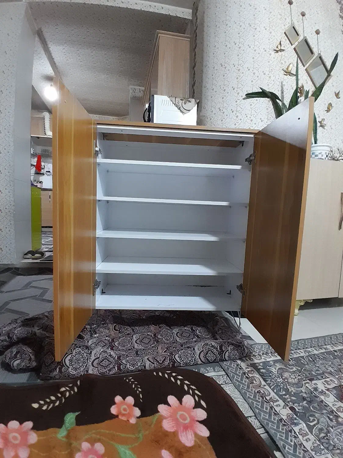 جاکفشی جادار|جاکفشی، کمد، دراور|قرچک, میرزائی جنوبی|دیوار