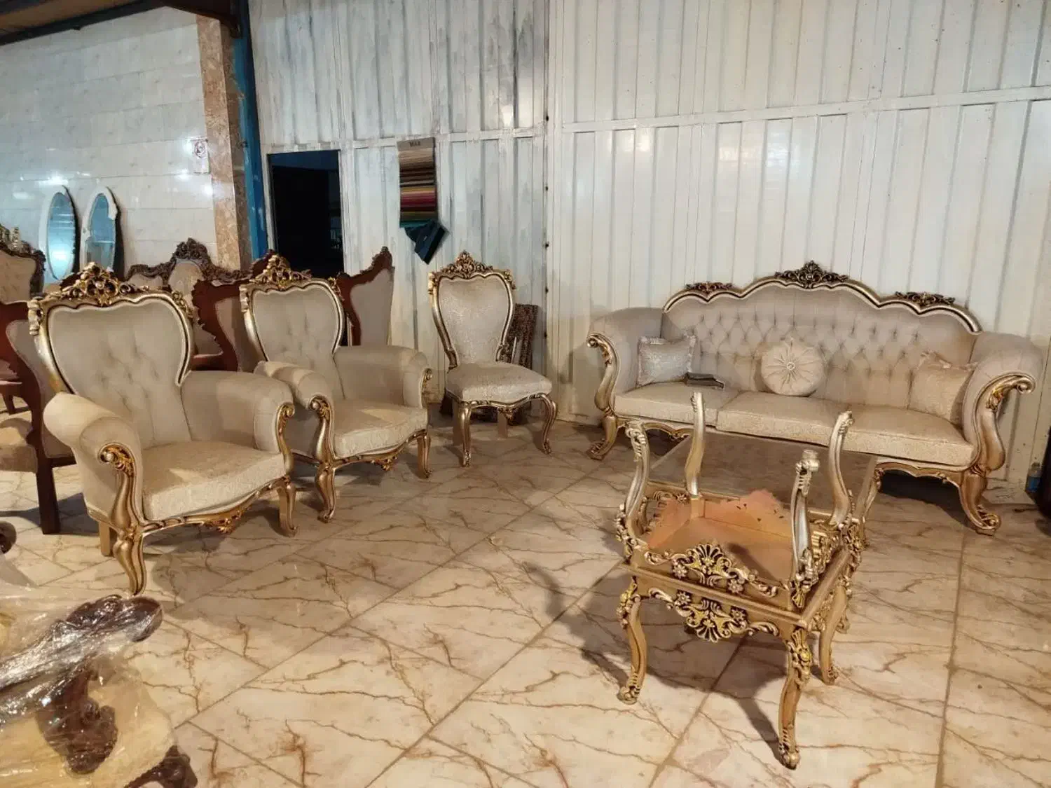 مبل دلاوران راحتی) قیمت مناسب تمیز|مبلمان خانگی و میز عسلی|زارچ, |دیوار