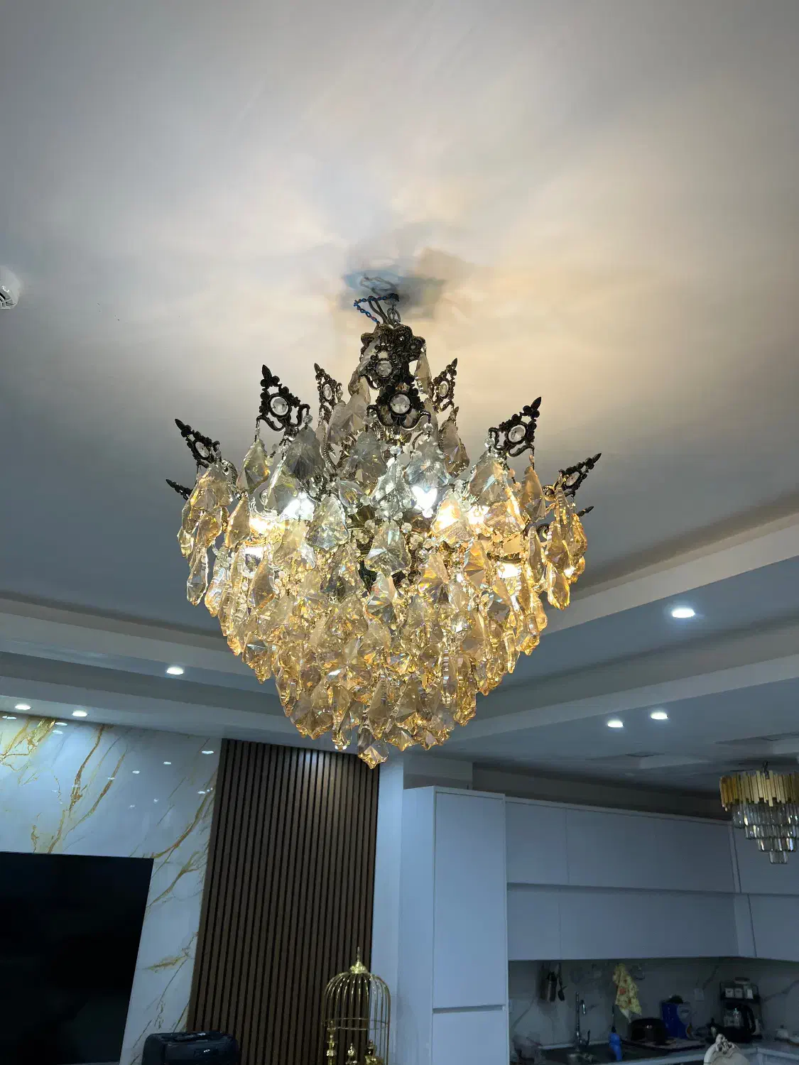 لوستر برنجی|لوستر و چراغ آویز|قرچک, دانشگاه پیام نور قرچک|دیوار