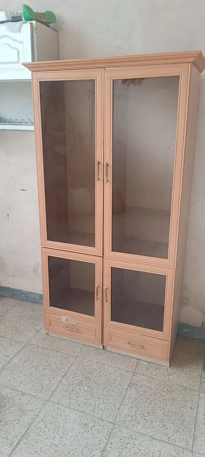 یک عدد بوفه سالم به خاطر زدن کمد دیواری جا ندارم|بوفه، ویترین، کنسول|همدان, |دیوار