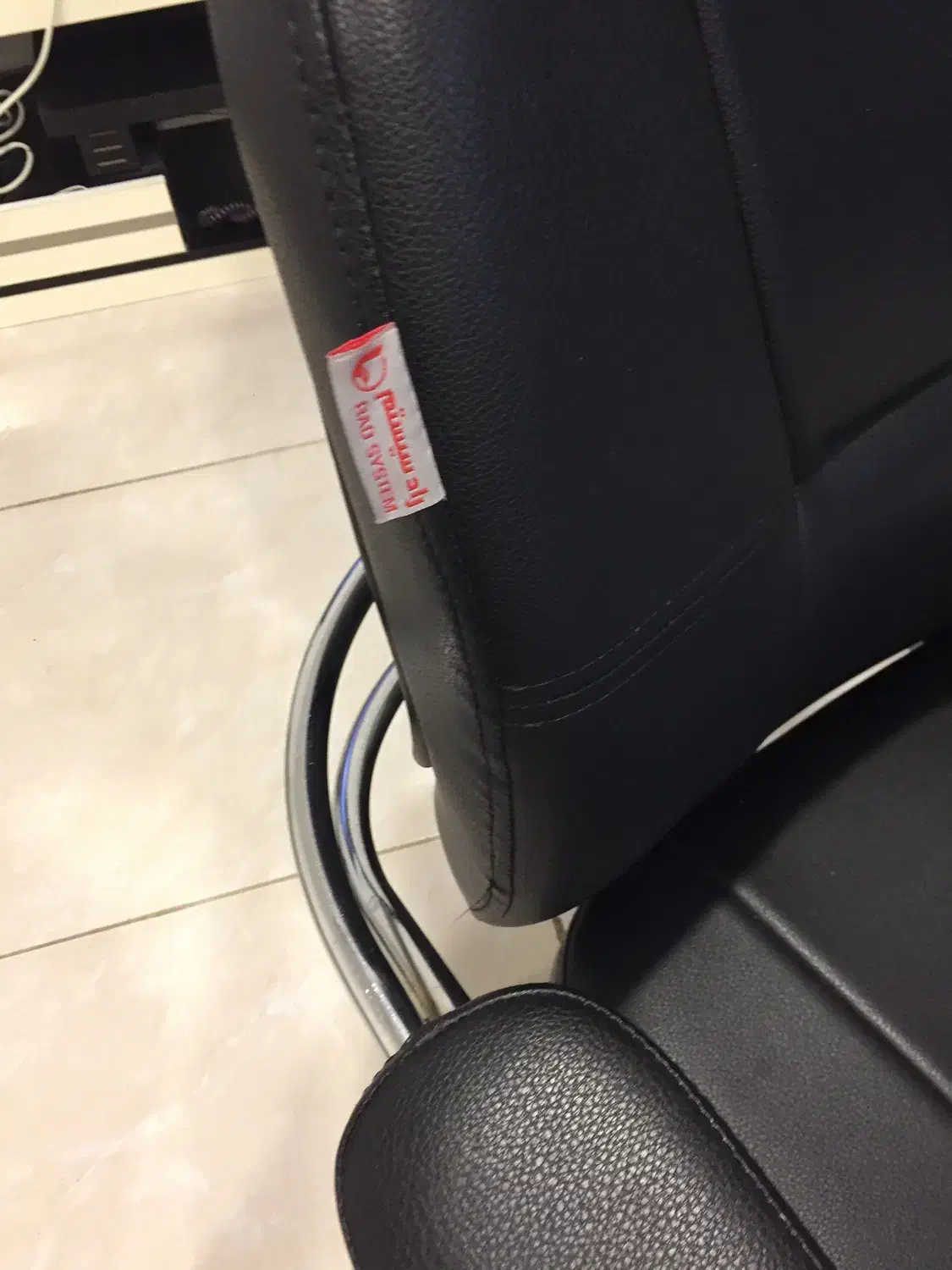 صندلی اداری در حد نو یک ماه استفاده شده|دفتر کار|گرمدره, |دیوار