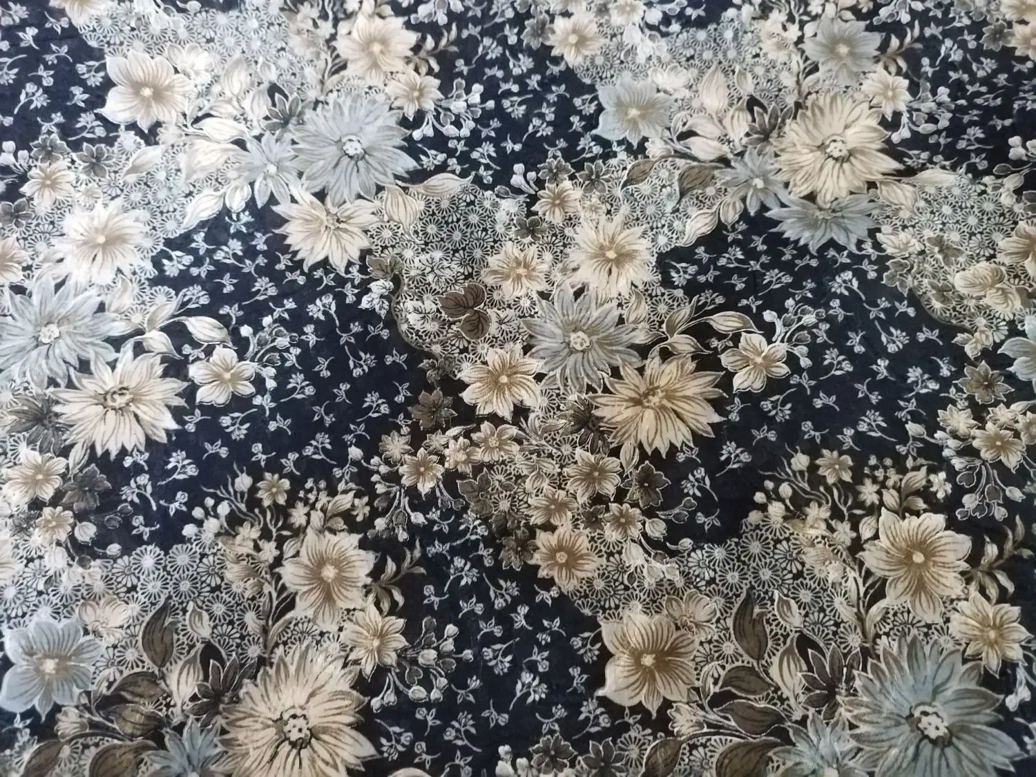 چادر دوخته|لباس|قم, سنگ بند|دیوار