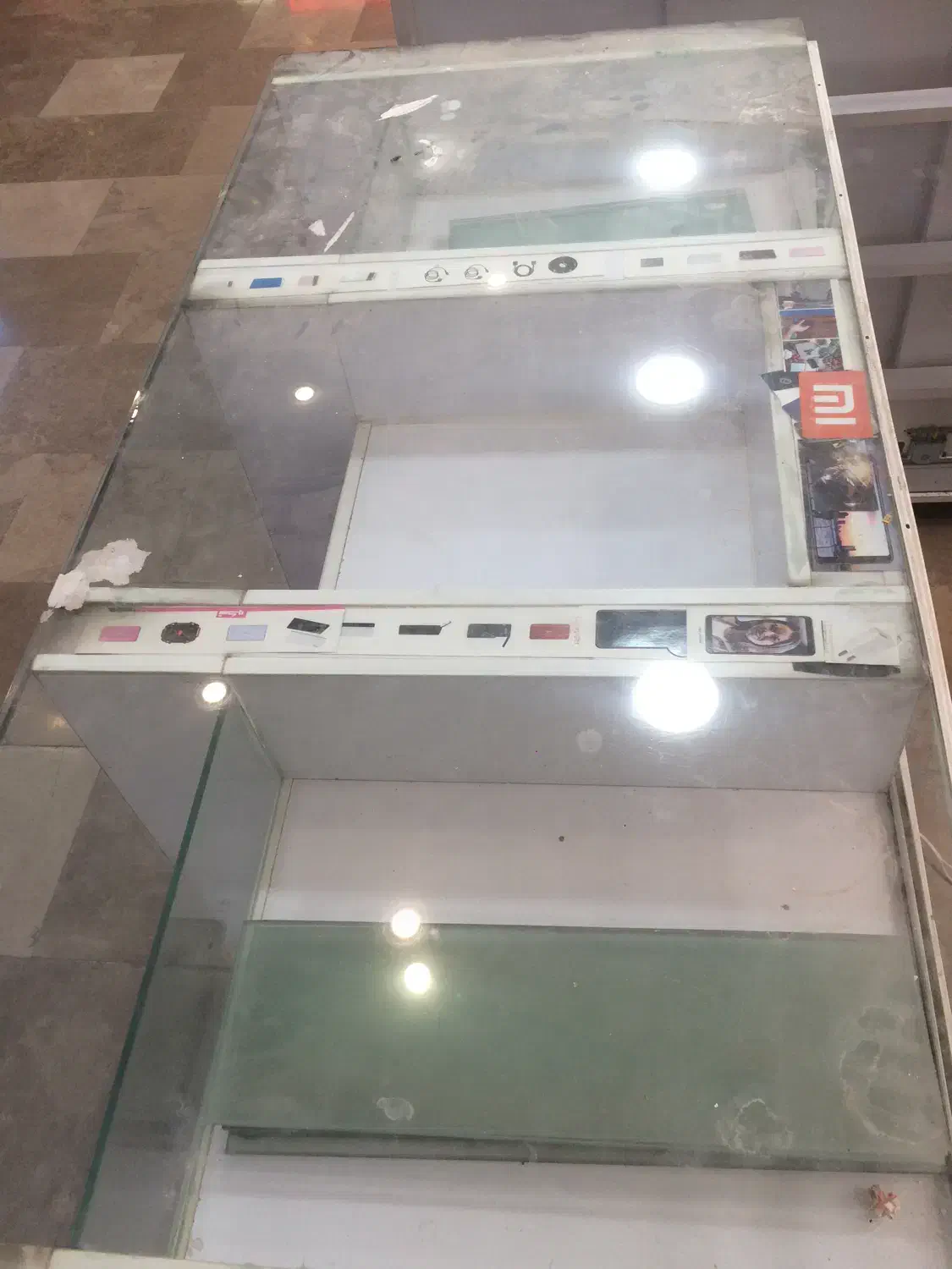 ویترین مغازه موبایلی|فروشگاه و مغازه|شاهینشهر, فردوسی|دیوار