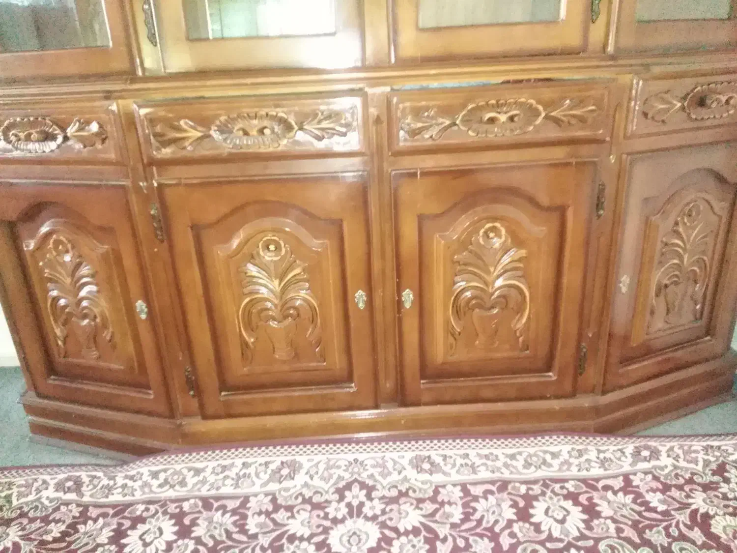 ویترین چوبی بزرگ وتمیز|بوفه، ویترین، کنسول|شهرکرد, |دیوار