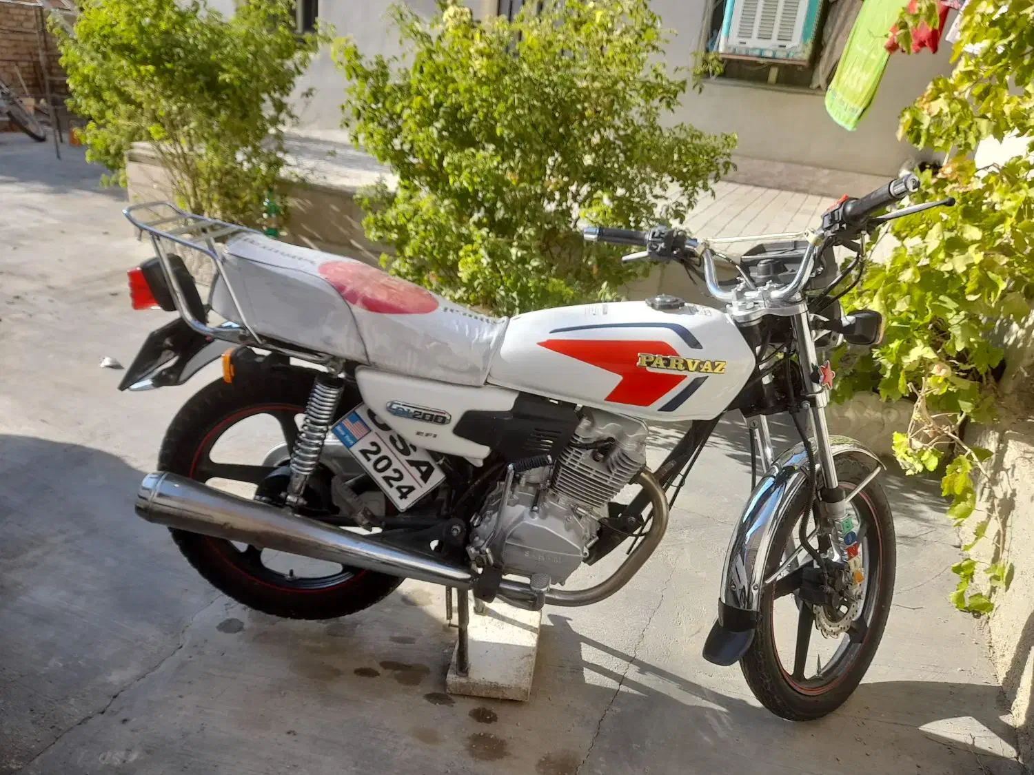 موتور ۲۰۰ لیفان سفید|موتورسیکلت|نهاوند, |دیوار