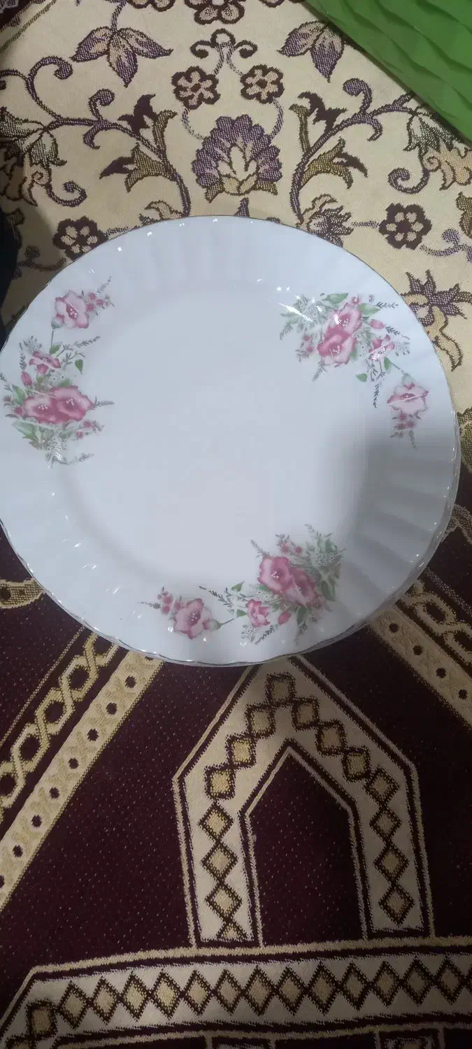 مقداری چینی دست دوم|ظروف سرو و پذیرایی|سیلاخور, |دیوار