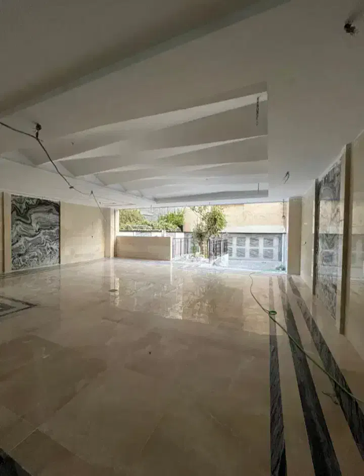 آپارتمان ۱۰۲ متر/کلید نخورده/مناسب سخت پسندان