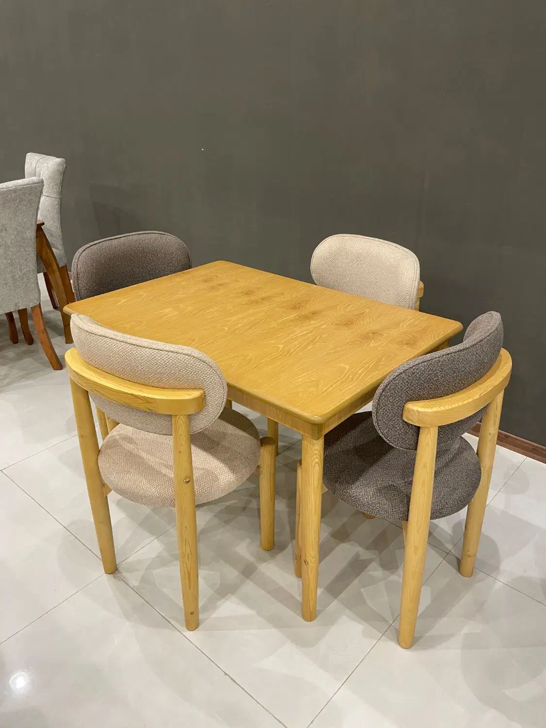 میز ناهار خوری مینیمال گالری سرو|میز و صندلی غذاخوری|مشهد, گرجی علیا|دیوار