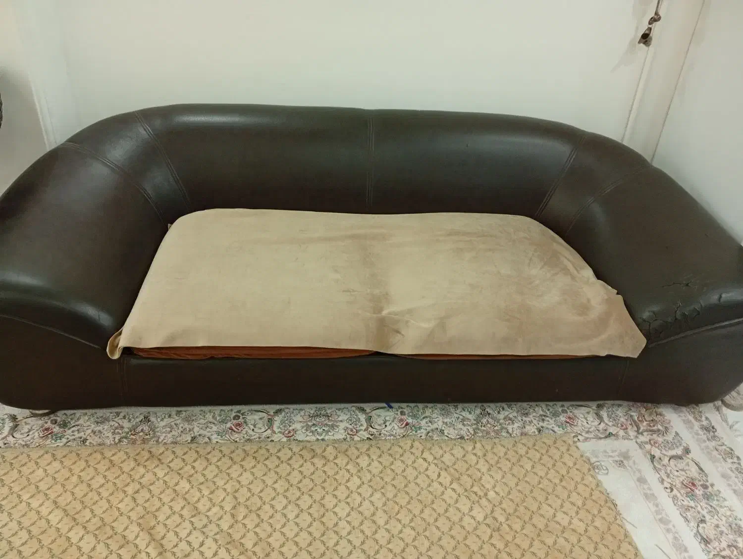 مبل چرم راحتی دونفره|مبلمان خانگی و میز عسلی|اندیشه, اندیشه فاز ۱|دیوار