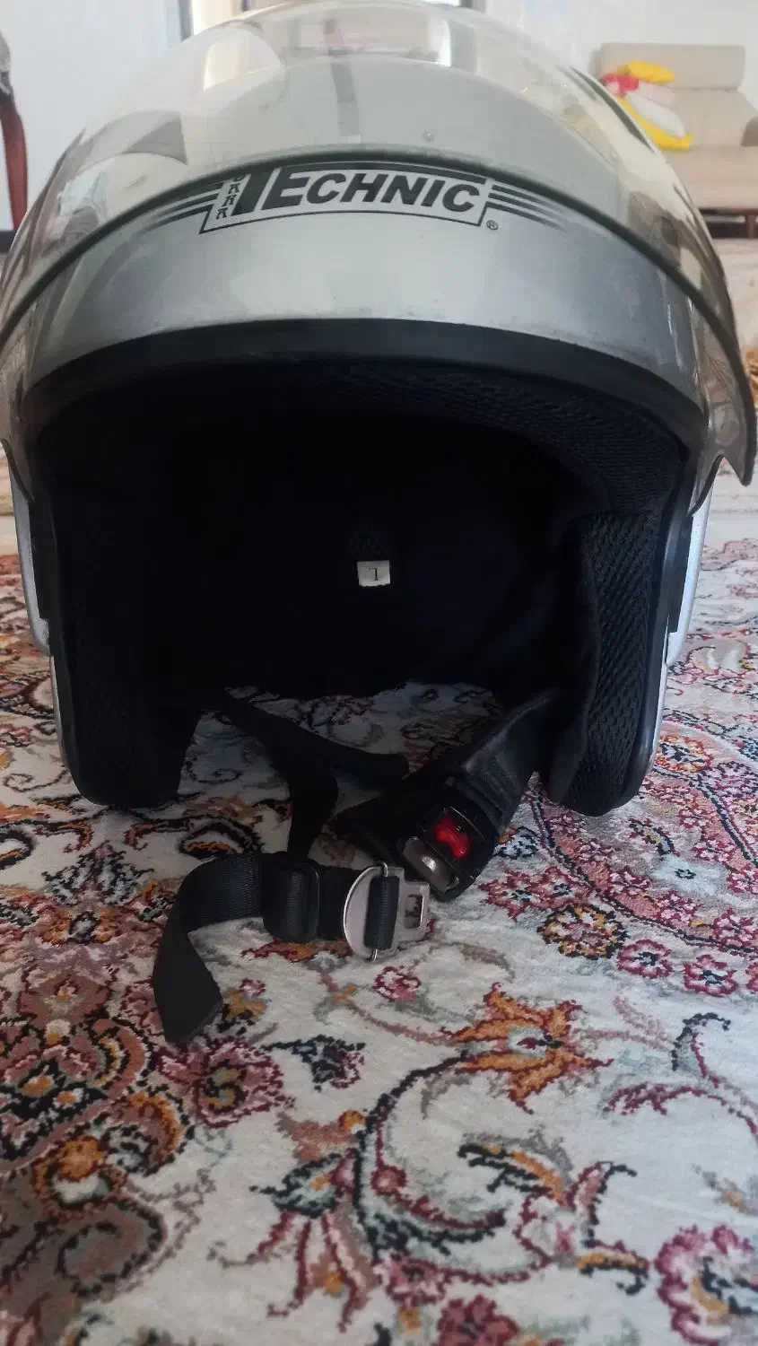 کلاه کاسکت حرفه ای برند تکنیک|تجهیزات ورزشی|تهران, مینیسیتی (شهرک نفت)|دیوار