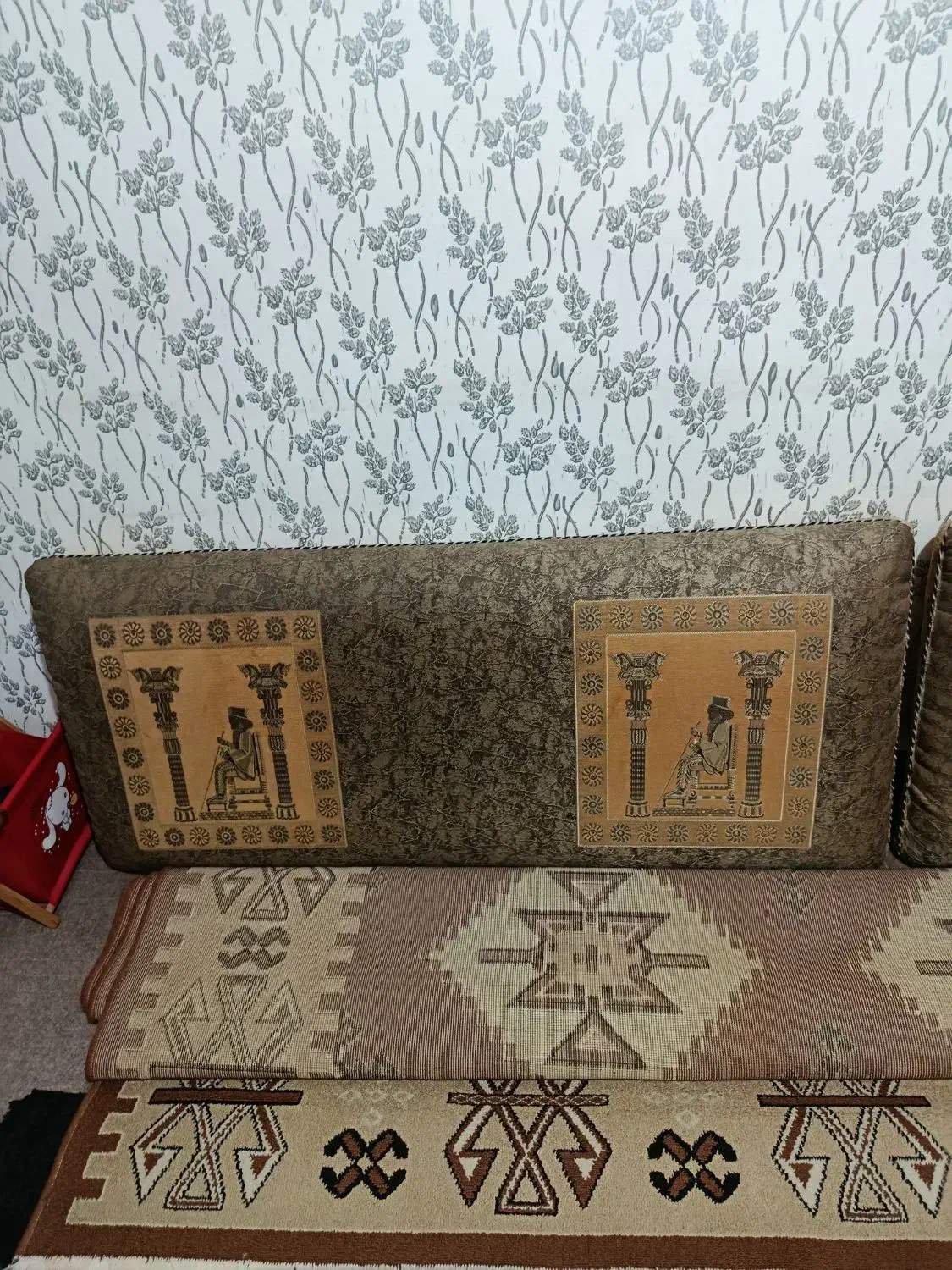 یک جفت پشتی|پشتی|اهواز, شهرک دانشگاه|دیوار