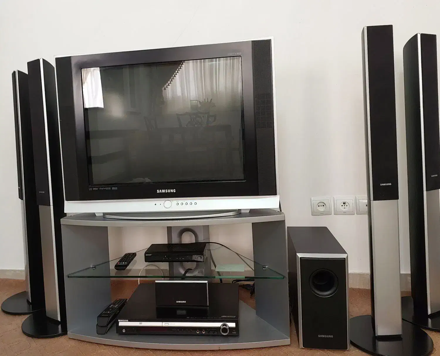 سینما با تلویزیون ومیز ودستگاه دیجیتال|سیستم صوتی خانگی|سمنان, |دیوار