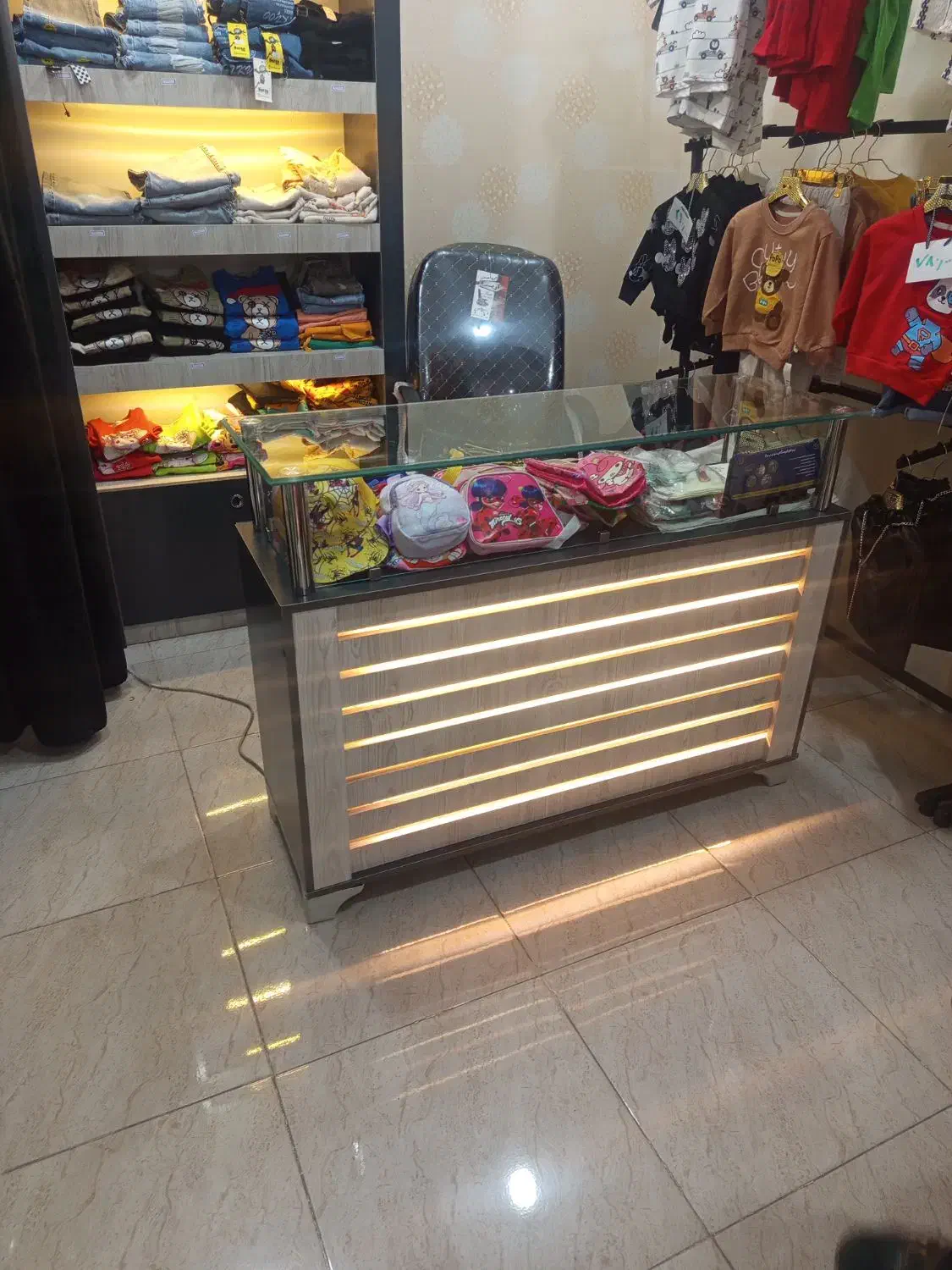 فروش دکور مغازه لباس فروشی|فروشگاه و مغازه|قم, نیروگاه|دیوار