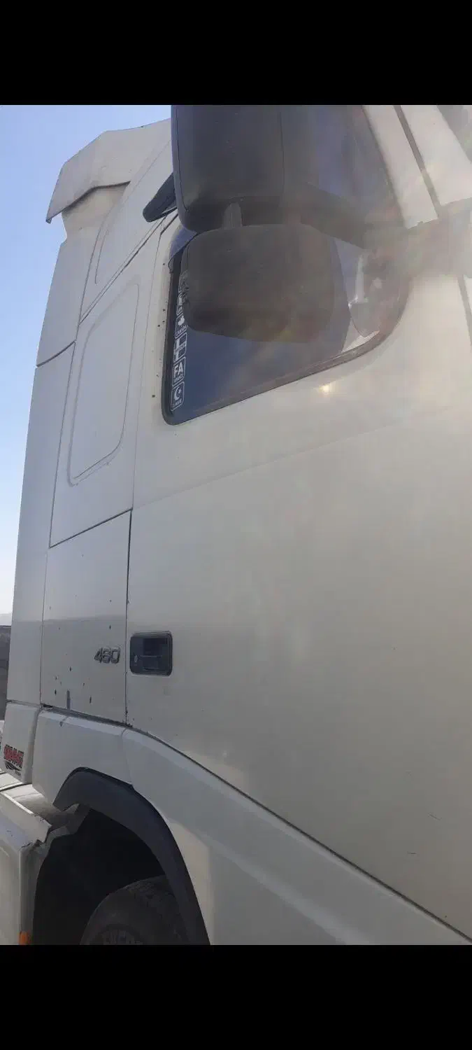 کشنده|خودرو سنگین|میانه, |دیوار