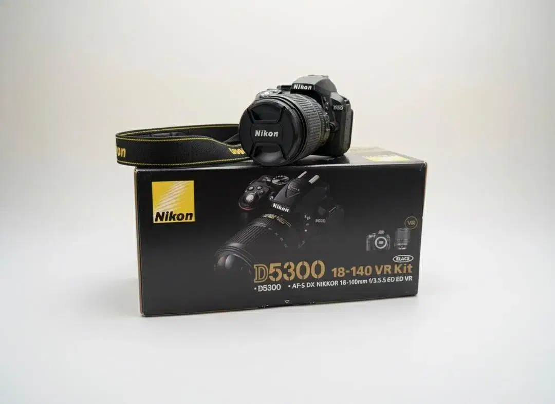 دوربین Nikon d 5300 با لنز 18-140|دوربین عکاسی و فیلم‌برداری|شیراز, شهرک بهار|دیوار