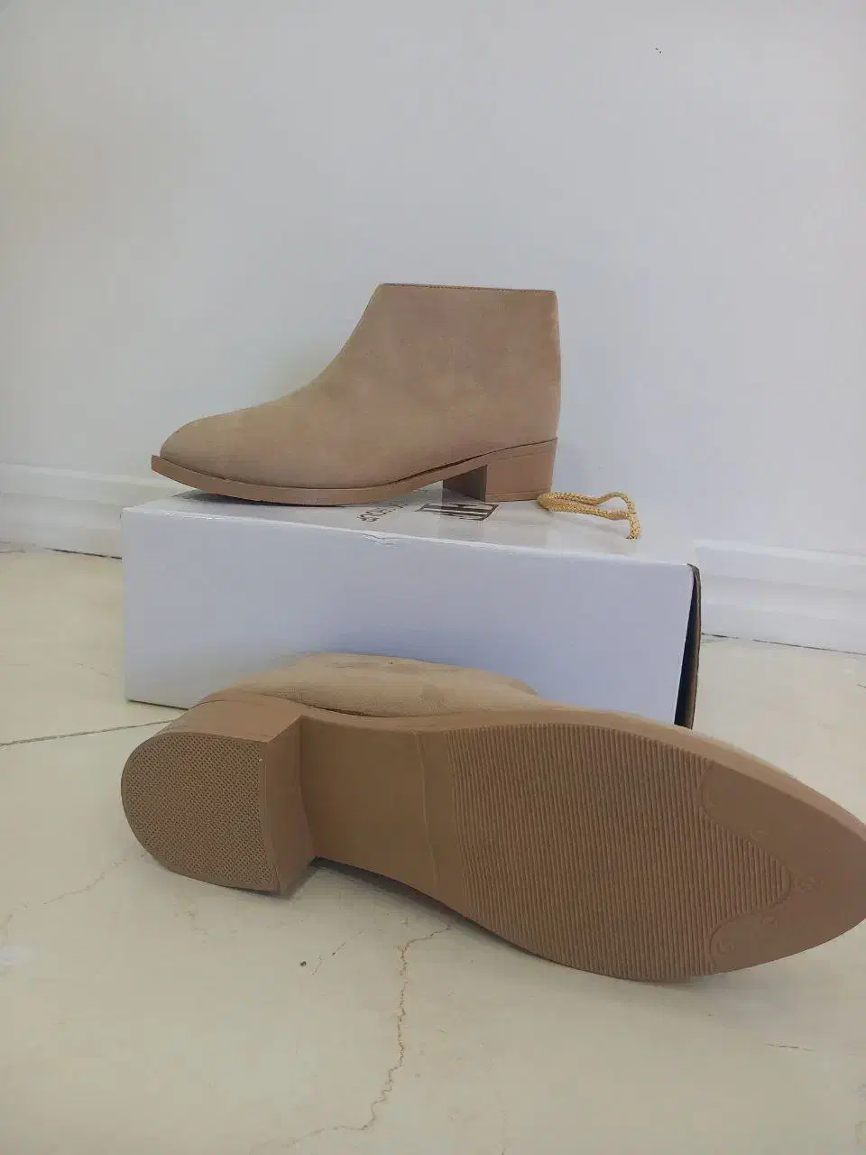 بوت|کیف، کفش، کمربند|فولادشهر, مسکن مهر فولادشهر|دیوار