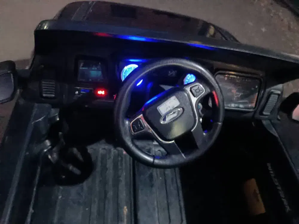 ماشین شارژی شاسی بلند کاملا سالم|اسباببازی|ری, فیروزآبادی|دیوار