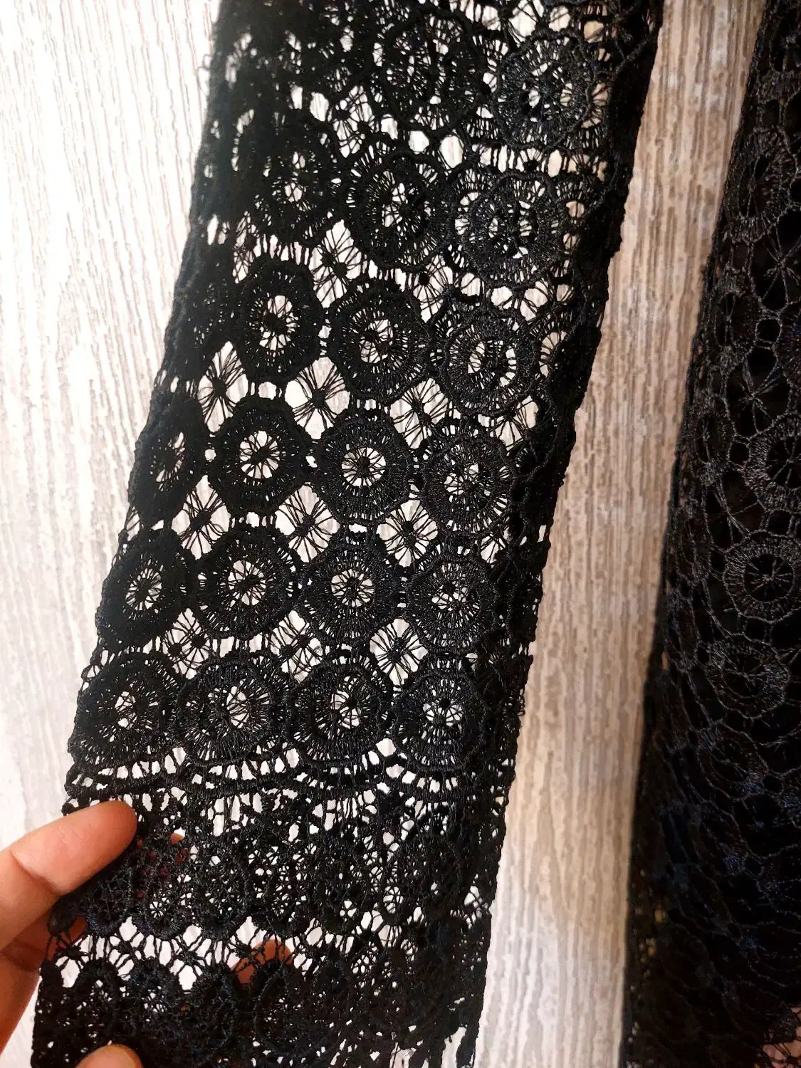 گیپور ۶۰۰تومن و مانتو سفید ۱تومن|لباس|شیراز, قدوسی شرقی|دیوار