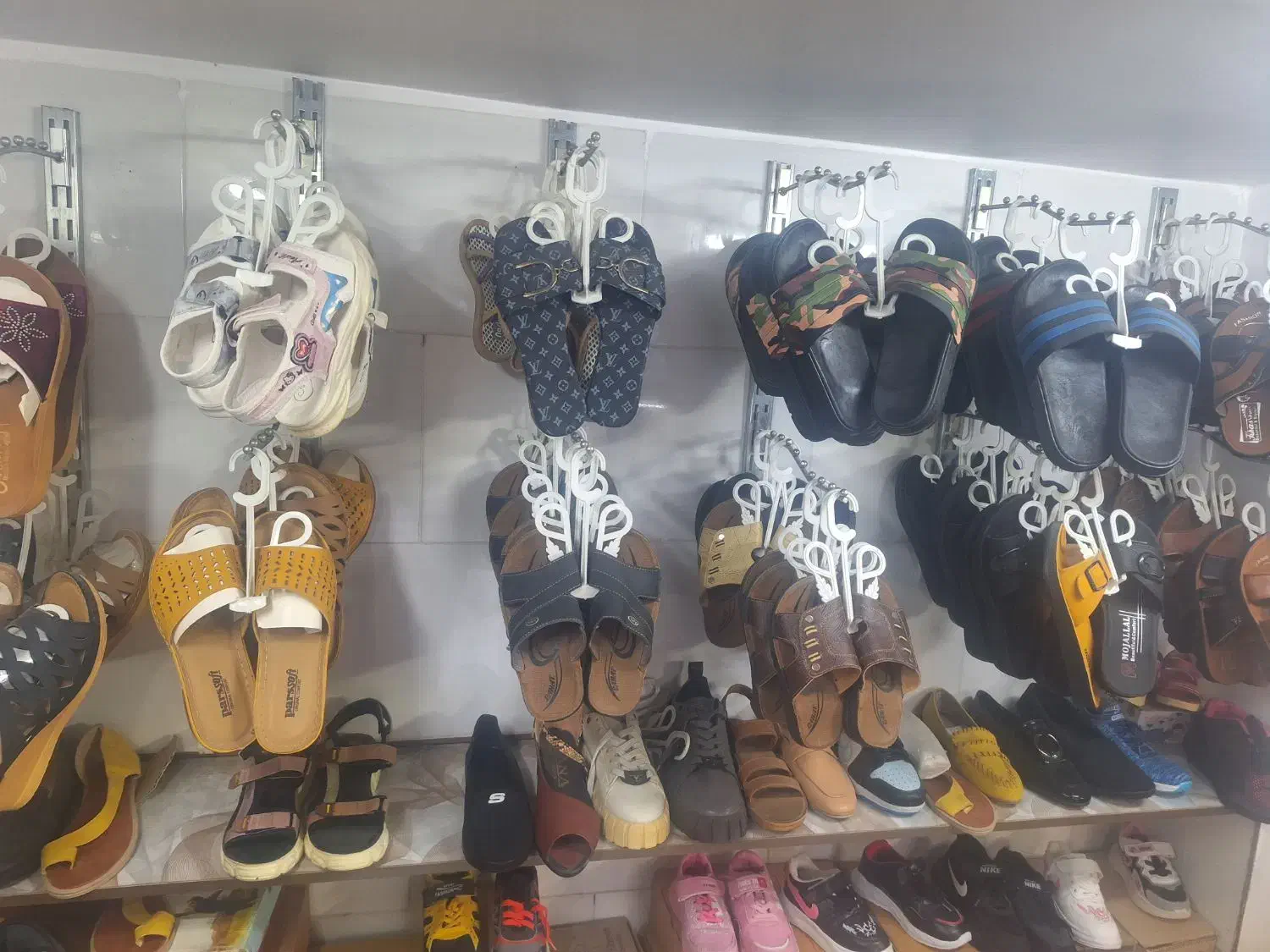 کتانی مدرسه|کفش و لباس بچه|قم, خاکفرج|دیوار