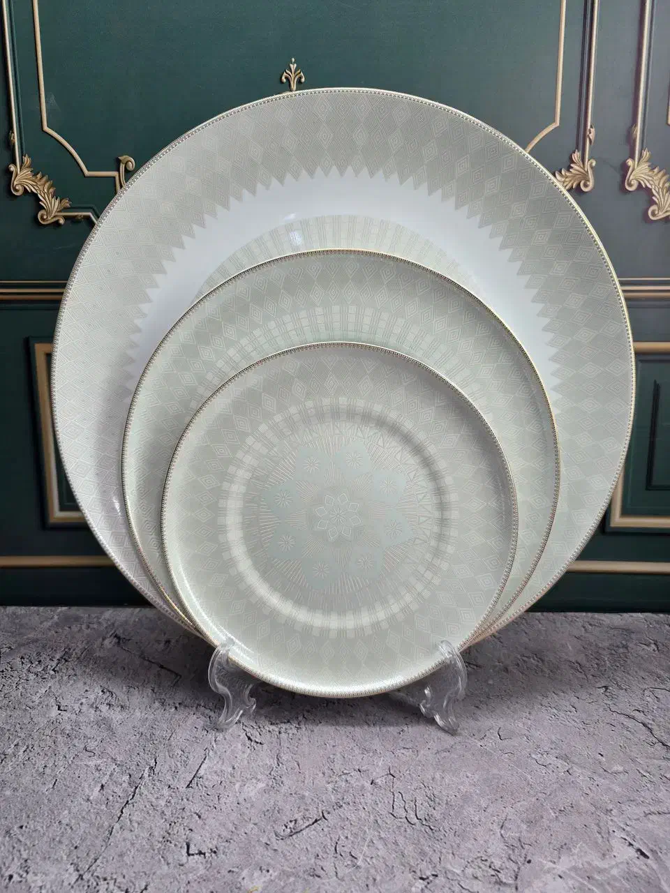 چینی لورین طرح طلاکوب|ظروف سرو و پذیرایی|قم, هفت تیر|دیوار