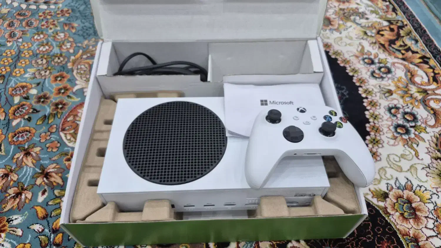 xbox series s بسیار کم کار|کنسول، بازی ویدئویی و آنلاین|اسلامشهر, صادقیه|دیوار