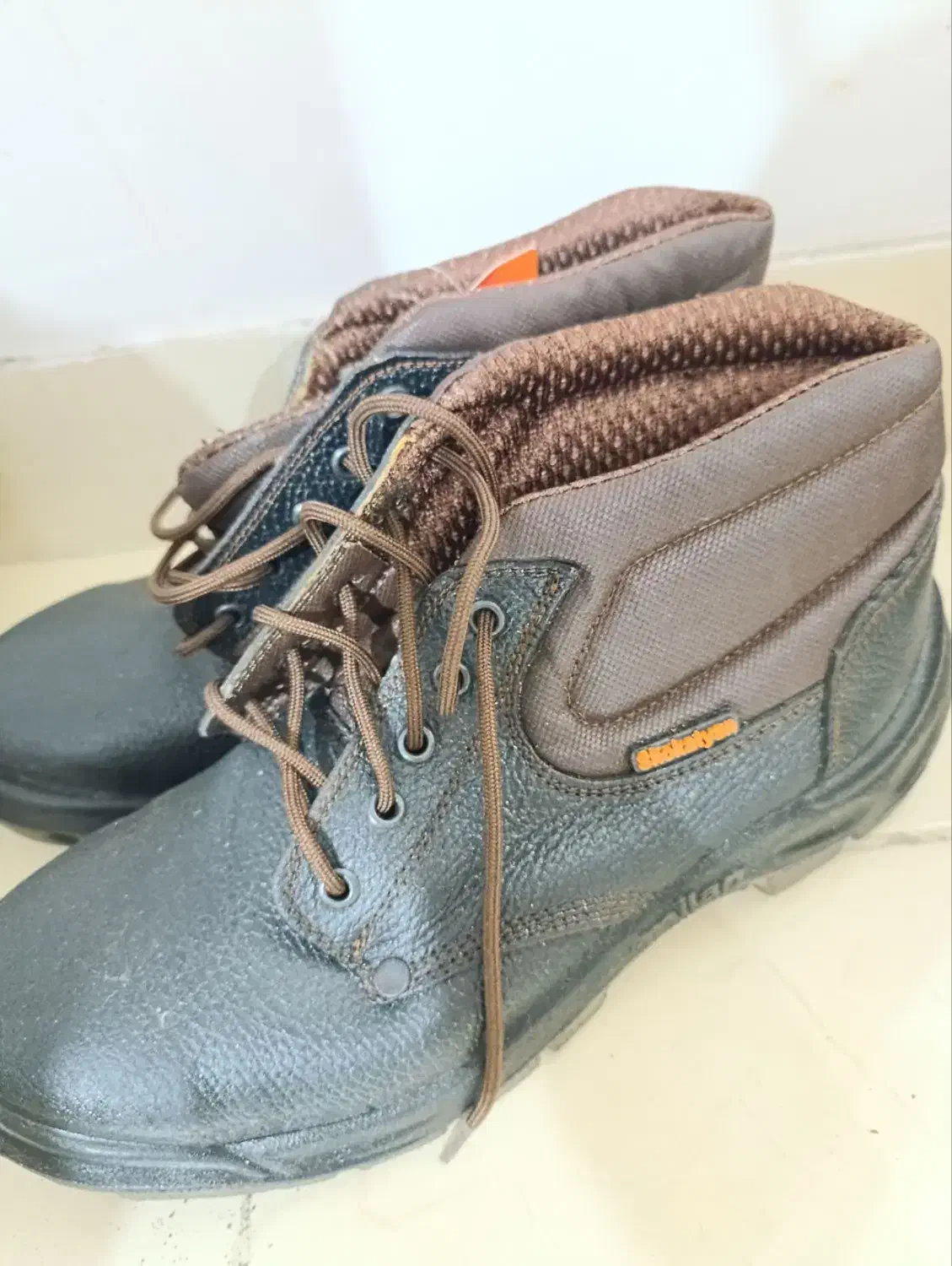 ۳ عدد کفش ایمنی|کیف، کفش، کمربند|اهواز, سپیدار|دیوار