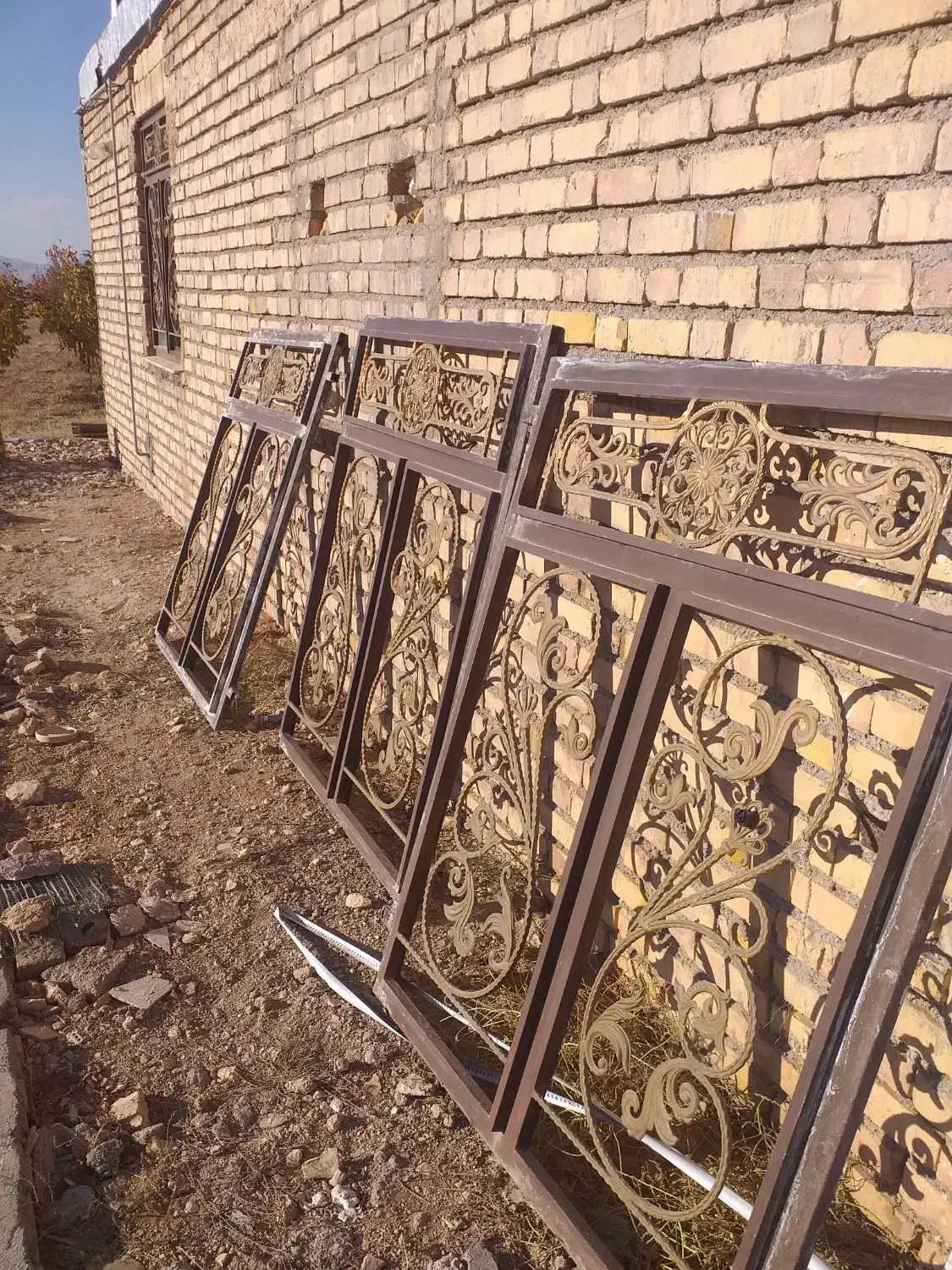 پنجره آهنی|مصالح و تجهیزات ساختمان|ایجرود, |دیوار