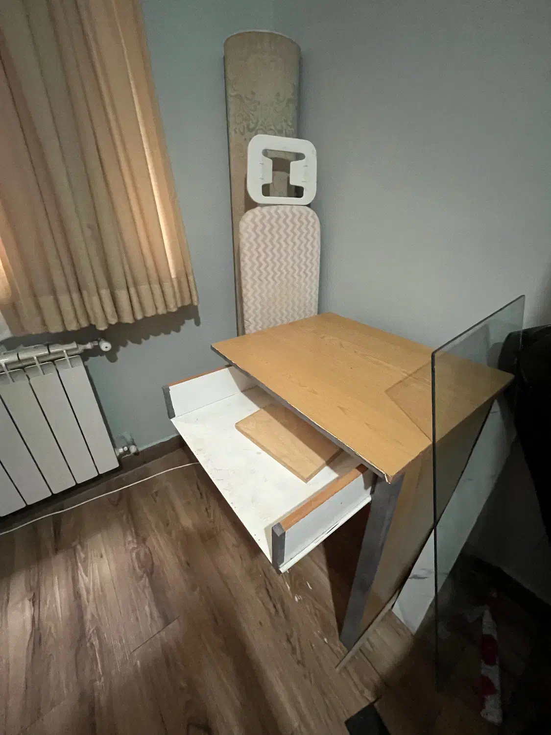 میز کار و کامپیوتر|میز تحریر و کامپیوتر|رشت, انصاری|دیوار