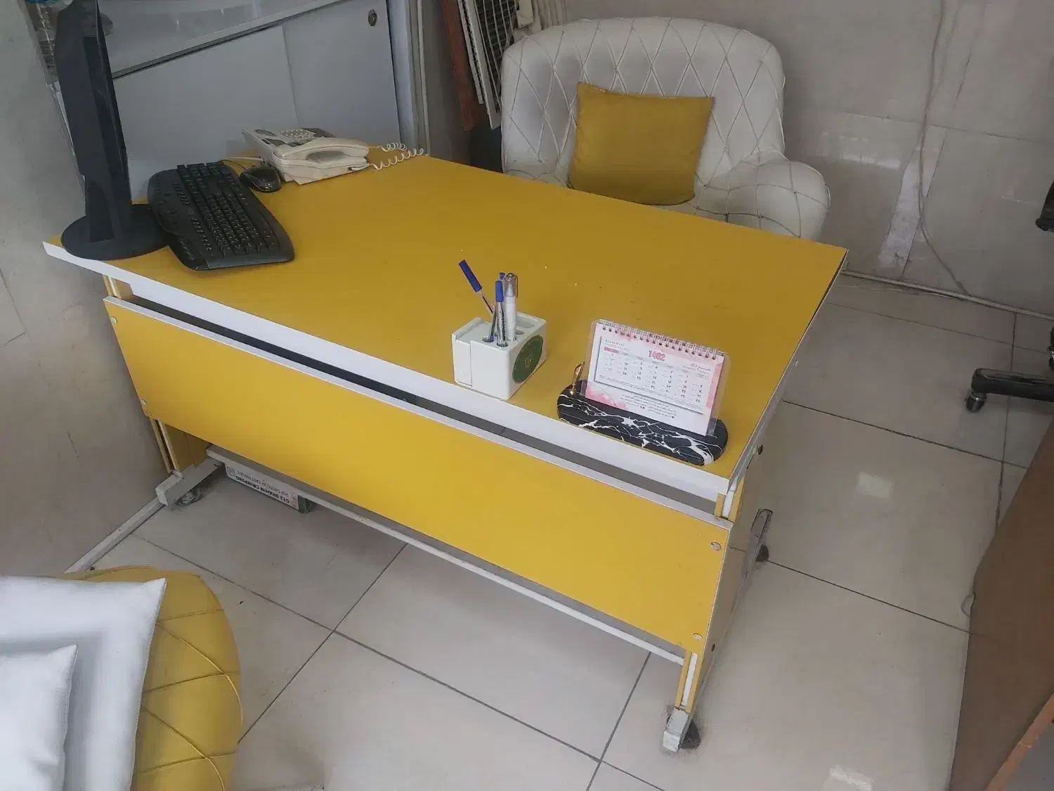 میز اداری و تحریر و صندلی مدیریتی|مبلمان اداری|اراک, |دیوار