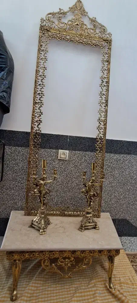 میزکنسول برنزایستاده همراه با دوشمعدان|بوفه، ویترین، کنسول|خوی, |دیوار