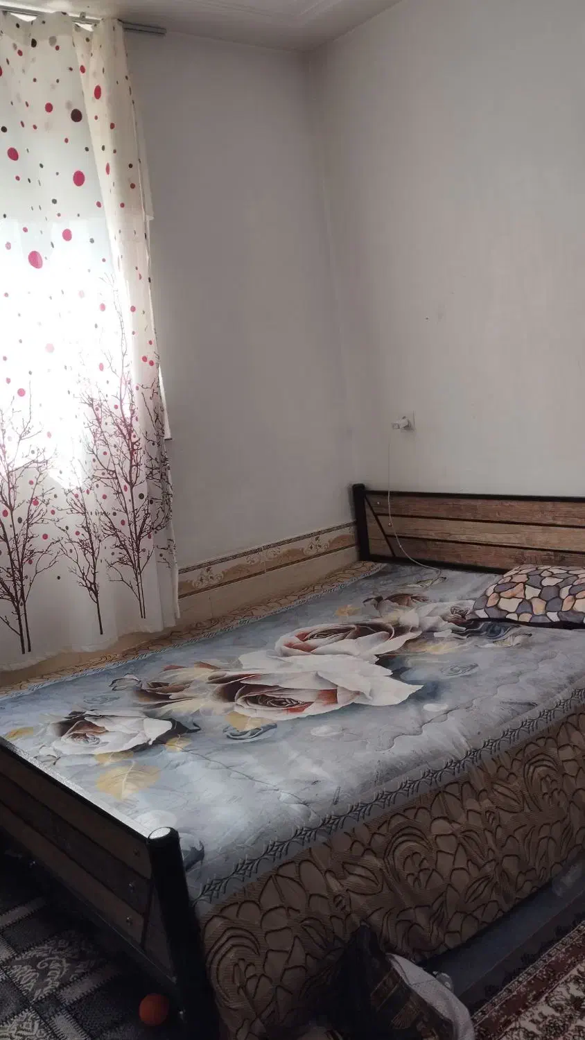 تخت خواب دو نفره سالم و تمیز|تخت و سرویس خواب|شیراز, جوادیه|دیوار