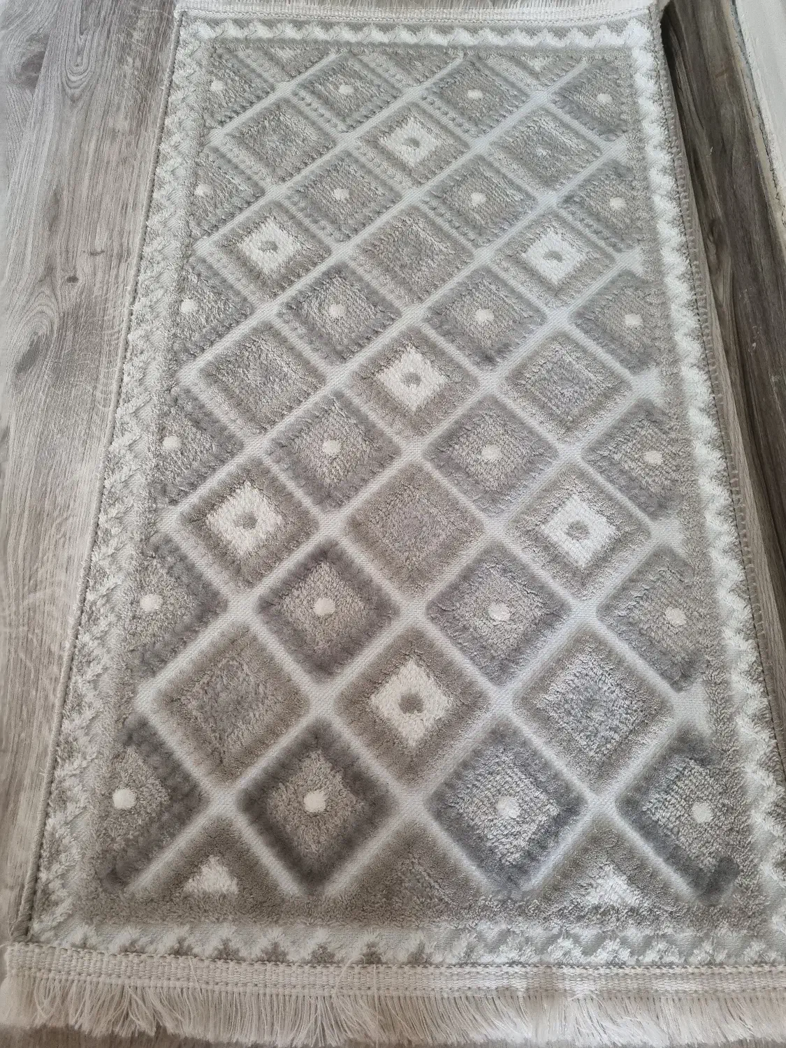 پادری|پادری|کرج, کوی زنبق|دیوار