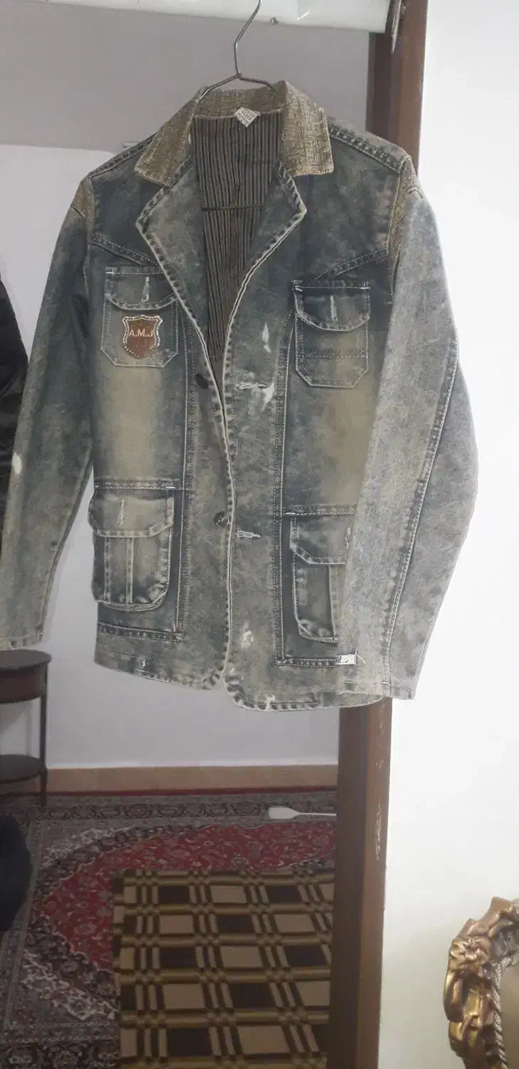 نیم تنه|لباس|گلبهار, شهر جدید گلبهار|دیوار