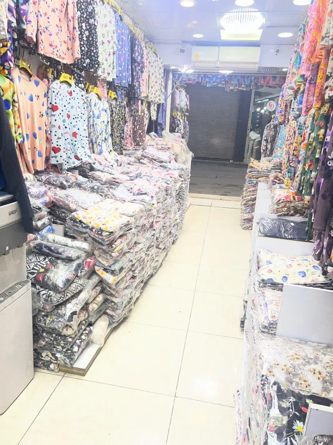 فروشنده اقا|استخدام بازاریابی و فروش|تهران, بازار|دیوار