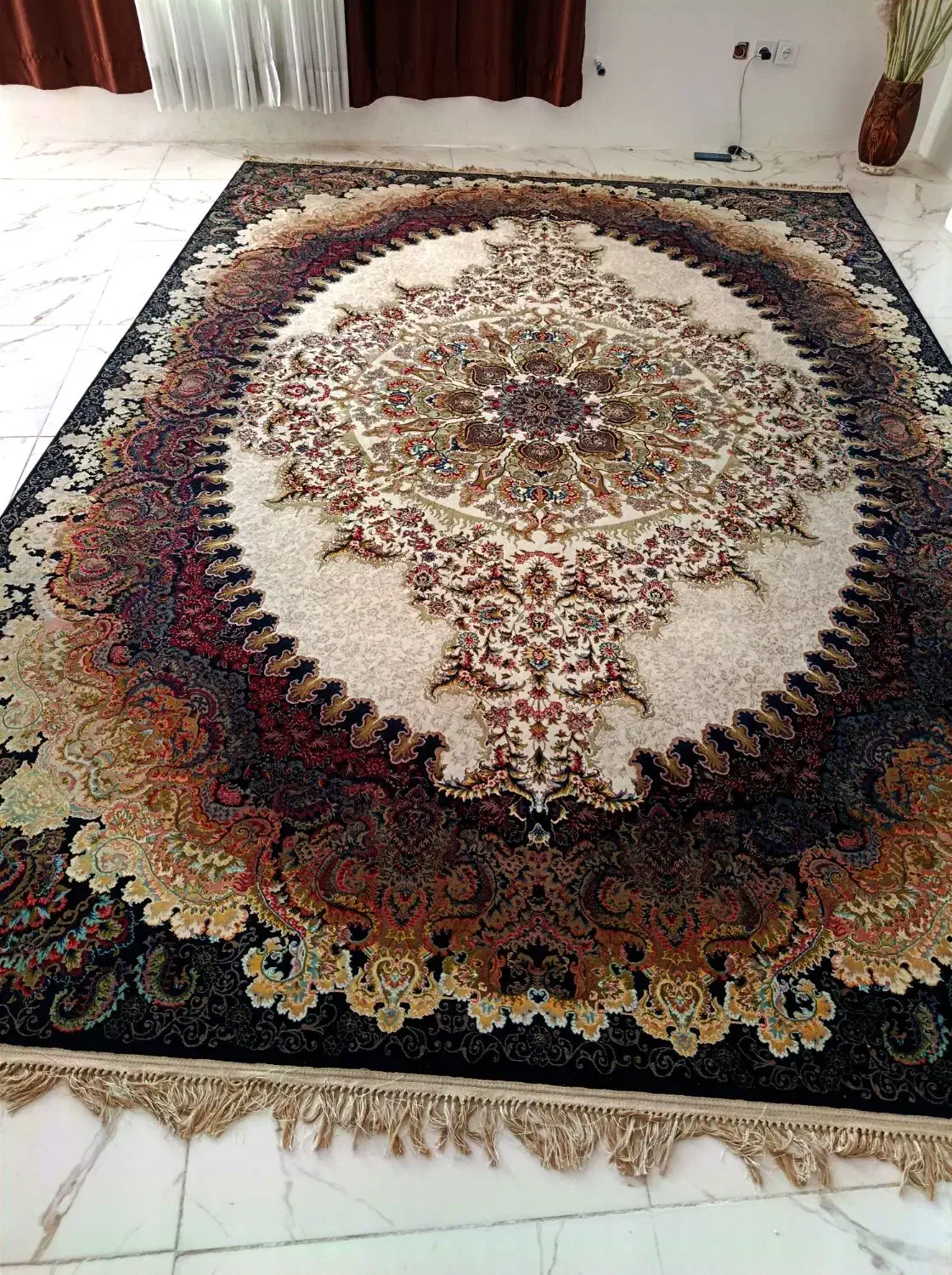 فروشی|فرش|شیراز, کوشک میدان|دیوار