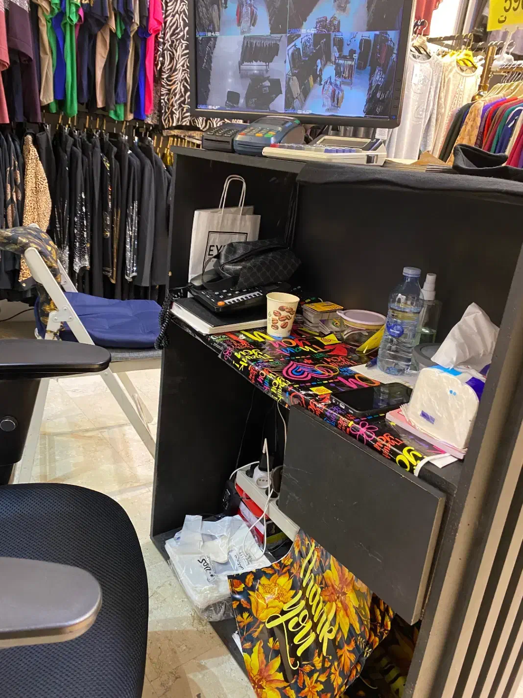 میز|میز تحریر و کامپیوتر|کیش, |دیوار