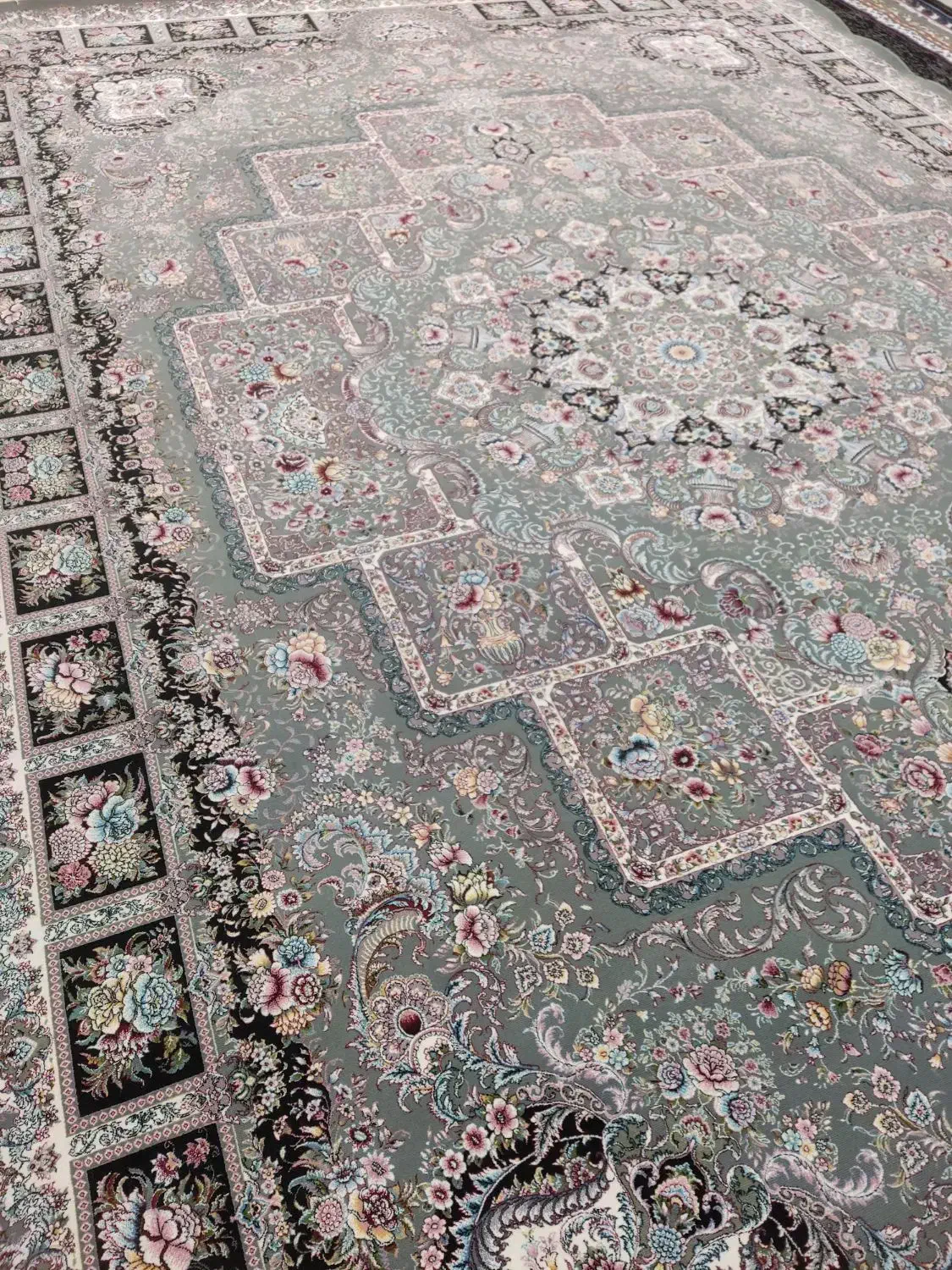 فرش طرح گل ))))|فرش|شیراز, کوشک میدان|دیوار